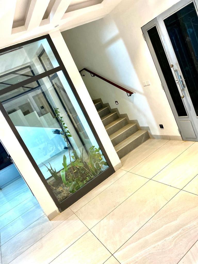 Luxury Suites Chester One Dakar Luaran gambar